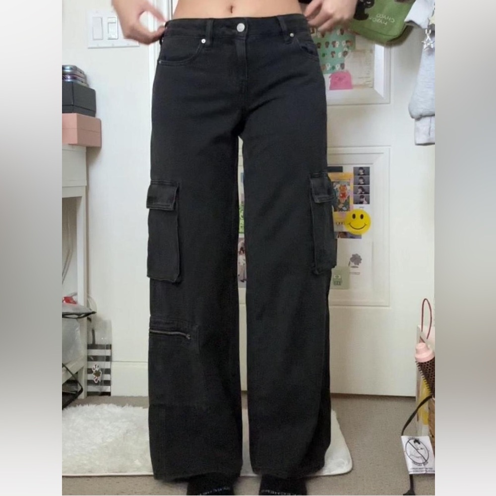 Pacsun baggy black low-rise cargo pants with zipper pockets